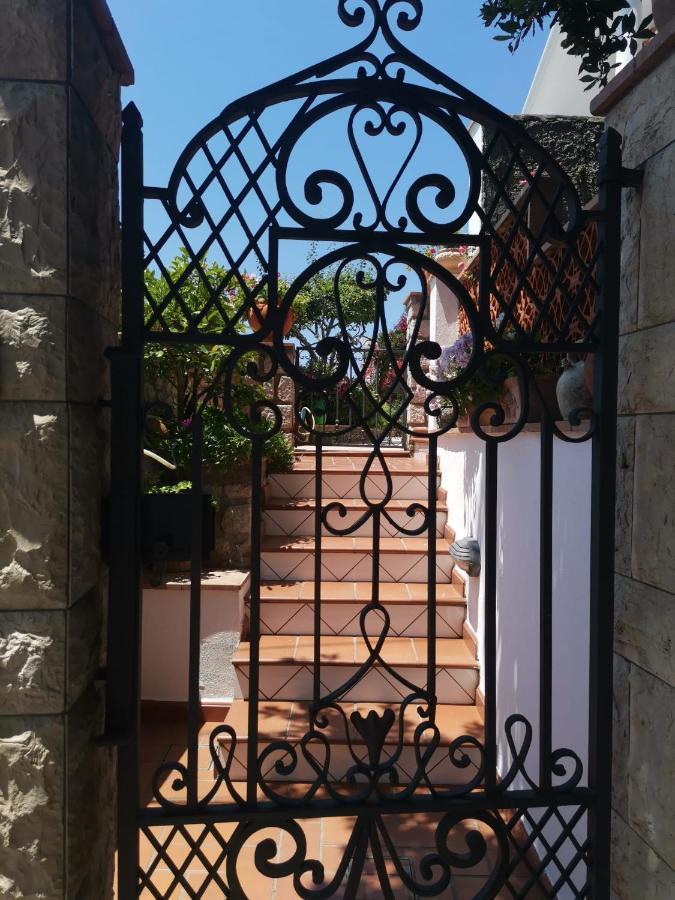 Marvelous Sea View Villa Капри Экстерьер фото