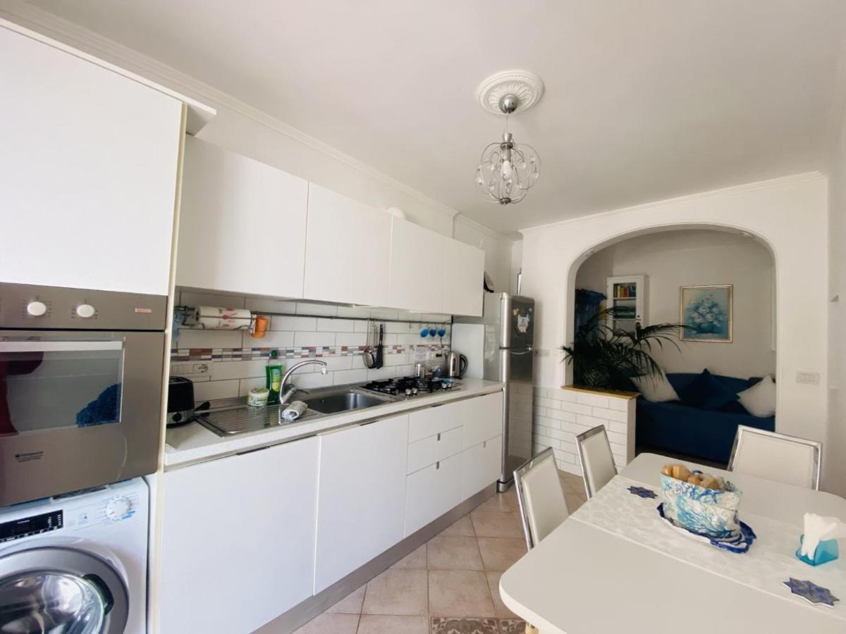 Marvelous Sea View Villa Капри Экстерьер фото