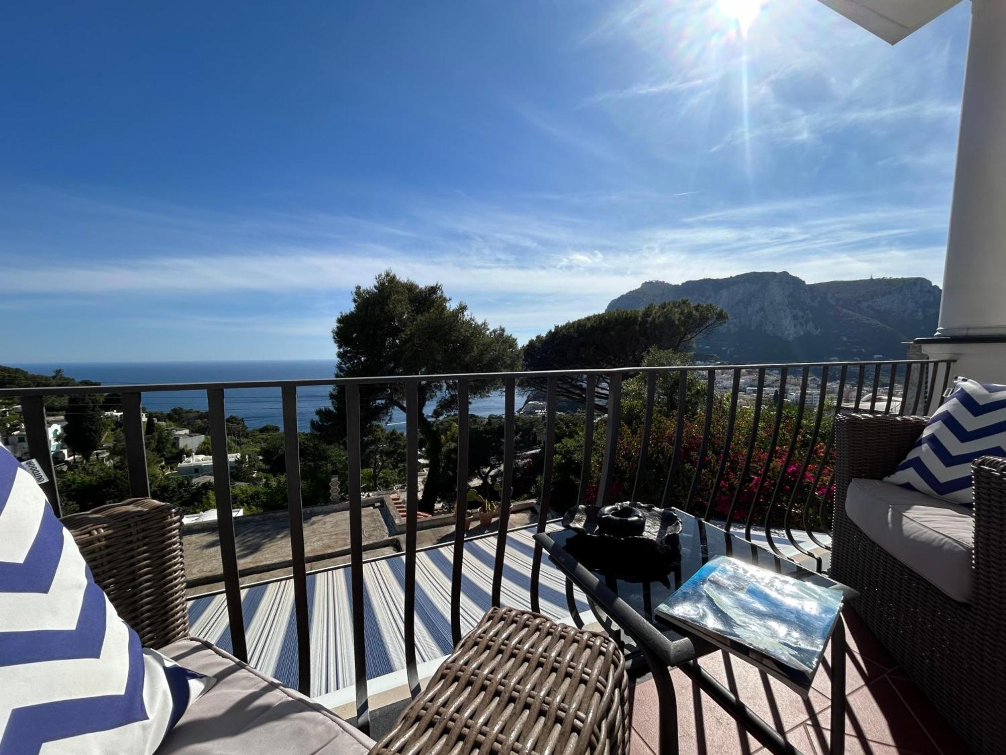 Marvelous Sea View Villa Капри Экстерьер фото