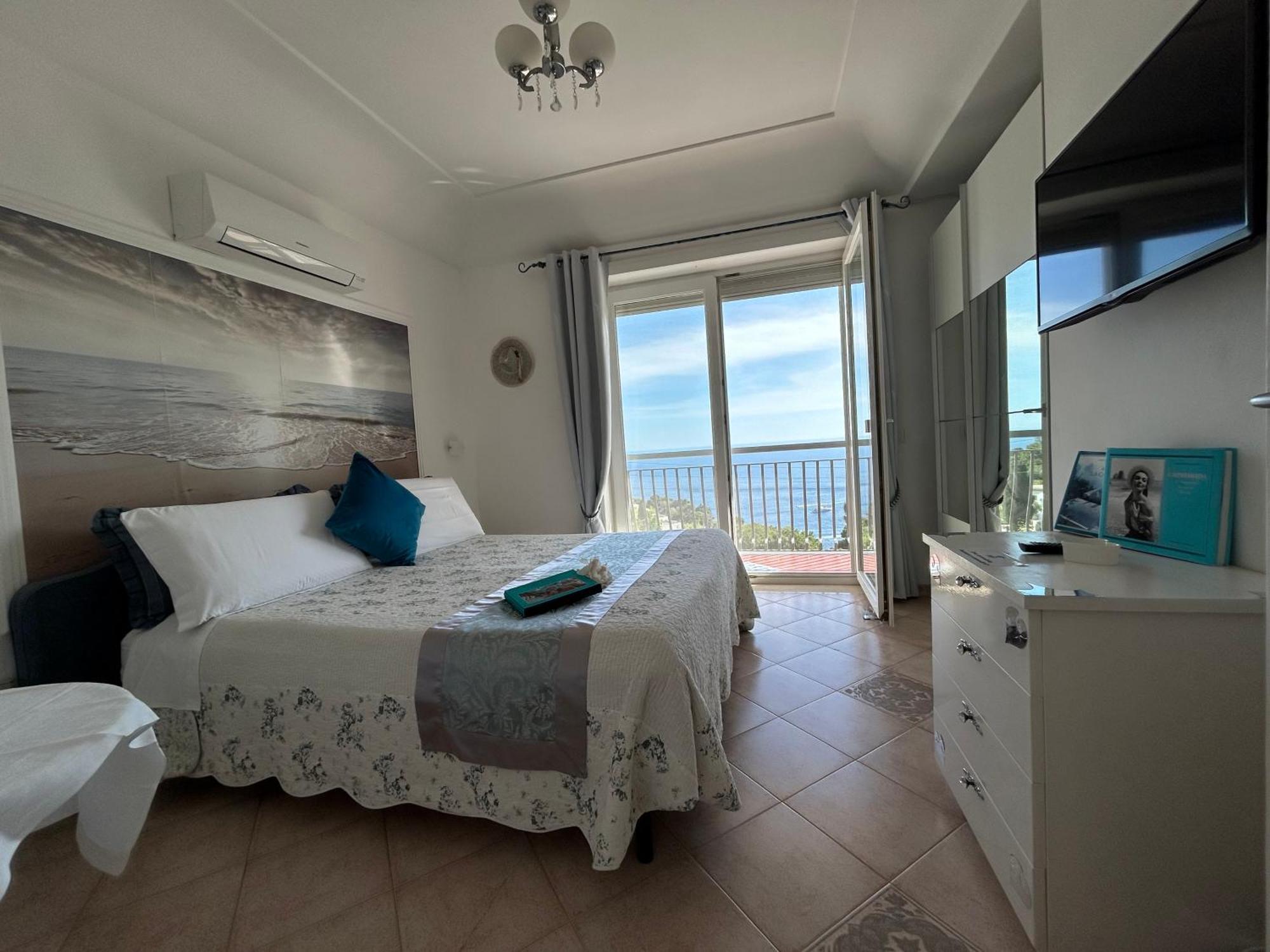 Marvelous Sea View Villa Капри Экстерьер фото