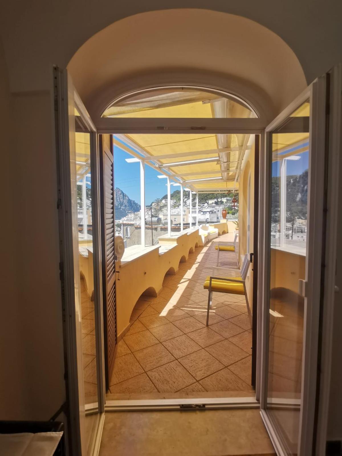 Marvelous Sea View Villa Капри Экстерьер фото