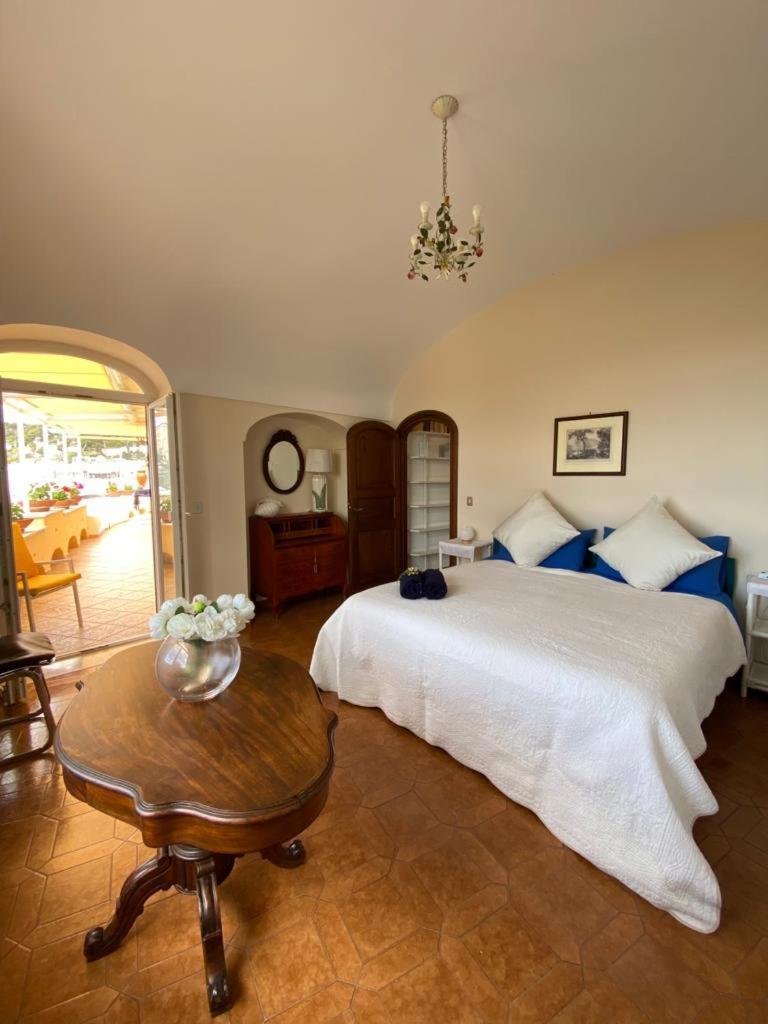 Marvelous Sea View Villa Капри Экстерьер фото